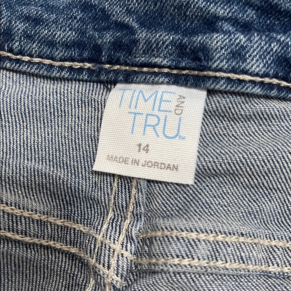 size 14 Time and Tru Women's High Rise Straight Leg Destructed Hem Jeans - Picture 2 of 6